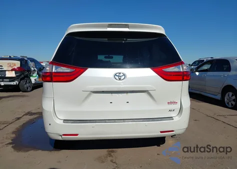 2015 Toyota Sienna Xle 8 Passenger z USA, uszkodzony, nr VIN 5TDYK3DC1FS674926
